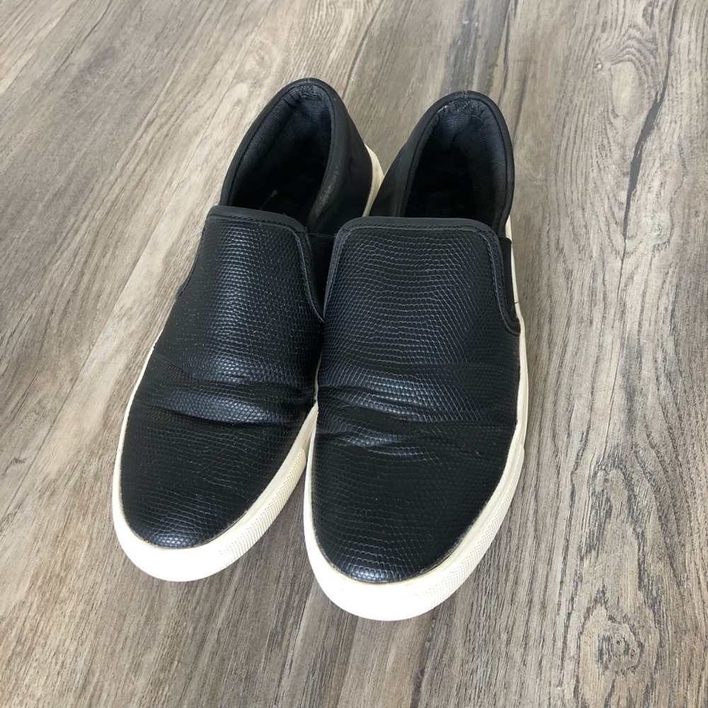 SOFREE Exclusive women’s size 7.5 slip on shoes